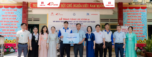 Tiến Thu Trao Tặng Xe Gắn Máy Điện ICON e: Và Đào Tạo Kỹ Năng Lái Xe Gắn Máy An Toàn Đến Các Trường THPT Trên Địa Bàn Đà Nẵng